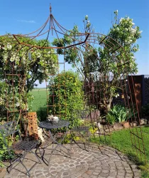 Schöner Platz im Garten.