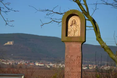 Stele Catharinenbild Hintergrund Pfälzer Wald