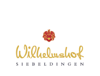 Ein elegantes Logo für "Wilhelmhof" in Siebeldingen. Es zeigt eine stilisierte Schrift und ein dekoratives Wappen.