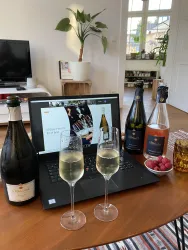 Sektprobe online@Home_Weingut_Wilhelmshof_Bio_Pfal