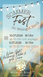 Ein Plakat für das Sommerfest im Weingut Benß mit Informationen zu Datum, Uhrzeit und Aktivitäten. Es werden Wein, Sekt, leckeres Essen und gute Laune angeboten.