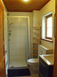 Blick ins Badezimmer (© Klamroth)