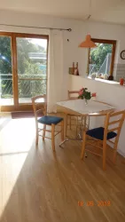Essecke mit  Blick zur Terrasse