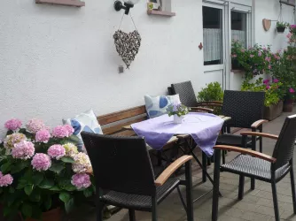 Freisitz im Hof (© Frau Roth)
