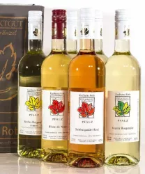 Auswahl Weine (© Weingut Karlheinz Roth und Sohn GbR)