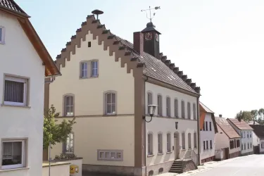 Haltestelle Hördt Rathaus (© Südpfalz Tourismus VG Rülzheim e.V.)