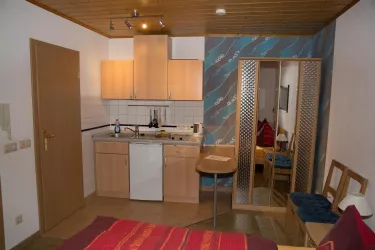 Küchnezeile und Kleiderschrank