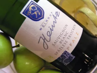Weinflasche (© Weingut Heintz, Minfeld)