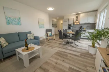 Wohnzimmer und Esszimmer