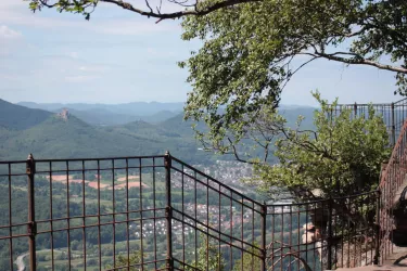 Aussichtsplattform Orensfels bei Frankweiler (© Nicola Hoffelder, Landau-Land)