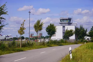 Flugplatz Tower Speyer (© Stadt Speyer, Schmitt)