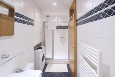 Dusche und Waschmaschine