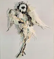 Eine kunstvolle, mehrschichtige Papiercollage eines menschlichen Körpers mit fließenden, organischen Formen. Die Farben sind sanft und harmonisch, was eine verträumte Atmosphäre schafft.