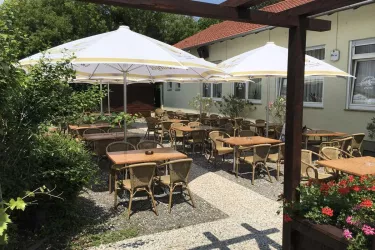 Biergarten vorne (© Naturfreundhaus Speyer)
