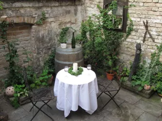Wein im Hof (© André Wachholz)