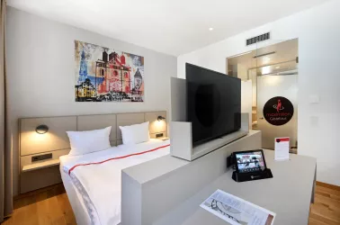 Zimmer mit TV (© Klaus Landry 2020)