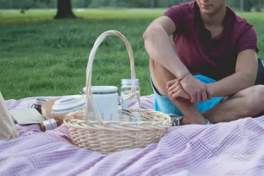 Picknickkonzert Picknickdecke im Park (© Unsplash)