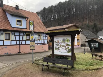 Bushaltestelle Hirschthal Ort (© Adrian Stilgenbauer)