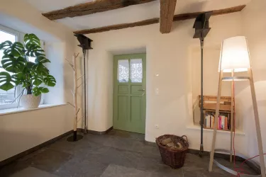Appartement mit Balkon Eingangsbereich (© Burggarten Appartements)