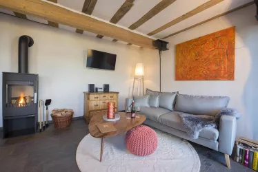 Appartement mit Balkon Wohnbereich (© Burggarten Appartements)