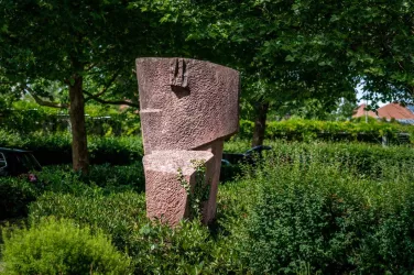 Kunstweg-Jockgrim_12_Sitzende_Figur