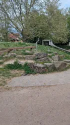 Spielplatz_Wasserpunmpe_Queichheim