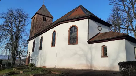 Kirche mit Friedhof