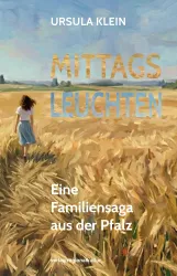 Ein Mädchen steht in einem weiten, goldenen Feld. Der Himmel ist klar und es sieht nach einem schönen, sonnigen Tag aus.