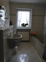 Badezimmer (© Weingut Lorentz)