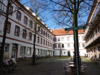 Thomas-Nast-Platz mit dem ehemaligen Wohnhaus der Familie Nast in der Roten Kaserne