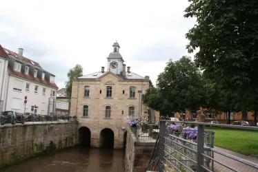 Einlassschleuse mit Queich (© Büro für Tourismus Landau)