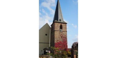 ev. Kirche Godramstein (© Xenia Schlimmer)