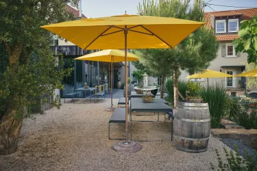 Weingut vinothek außen (© Weingut Emil Bauer)