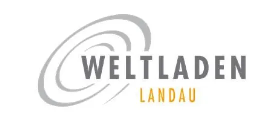 Ein Logo des Weltladens Landau. Es zeigt den Namen in stilisiertem Schriftzug mit einem geschwungenen Symbol.