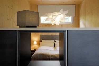 Bett mit Raumteiler App 02