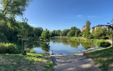 Schwanenweiher in 150 m Entfernung, ein wunderbarer Ort für einen kleinen Rundgang