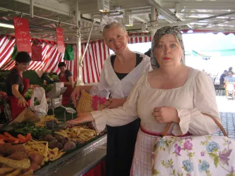 Bawwette uns Hilde auf dem Markt