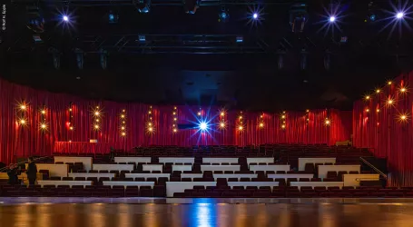 Universum THEATER LANDAU _