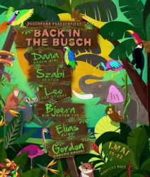 Das Bild zeigt eine bunte Dschungelszene mit verschiedenen Tieren und Pflanzen. In der Mitte befinden sich Schilder mit den Namen von Künstlern und Informationen zu einer Veranstaltung.