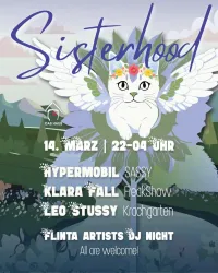 Ein farbenfrohes Plakat für die Veranstaltung "Sisterhood". Es zeigt einen geflügelten Kater und enthält Informationen zu DJs und dem Datum.