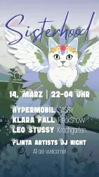 Ein grafisches Plakat mit dem Titel "Sisterhood". Es zeigt eine Katze mit Flügeln und Blumenkranz sowie Informationen zu einer Veranstaltung am 14. März.