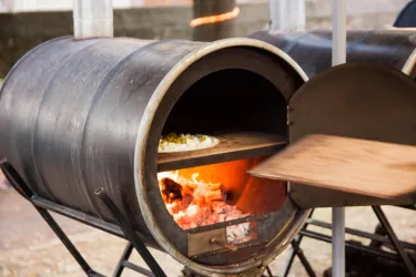 Wenn der Flammkuchen aus dem Ofen kommt, wird er gescannt und dann ausgerufen.