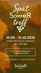 Ein Werbeplakat für das Event „SpätSommertreff“ mit einem bunten, herbstlichen Hintergrund. Es informiert über Termine, Öffnungszeiten und angebotene Speisen in Mörzheim.