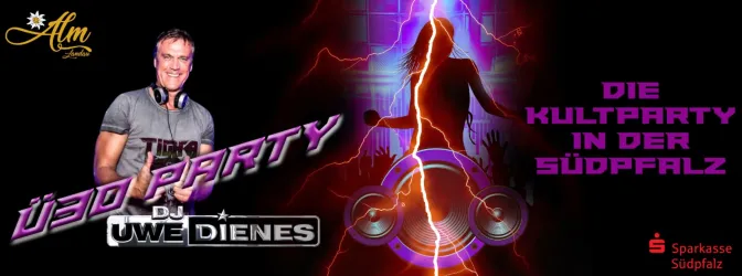 Ein goldenes Schild mit dem Schriftzug "Alm" und einer Edelweiss-Blume. Es zeigt eine elegante und einladende Präsentation.