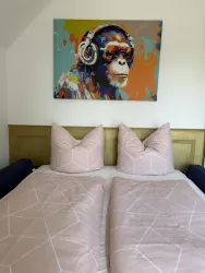 Zweites Schlafzimmer mit ausgeklappter Bruno-Schlafcouch.