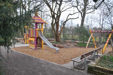 Spielplatz Schillerpark Rutsche