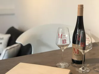 Ein Glas Wein gehört zur Pfalz dazu