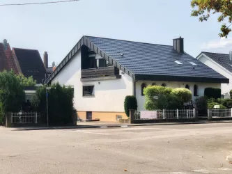 EFH in der die schöne Souterrain FeWo liegt