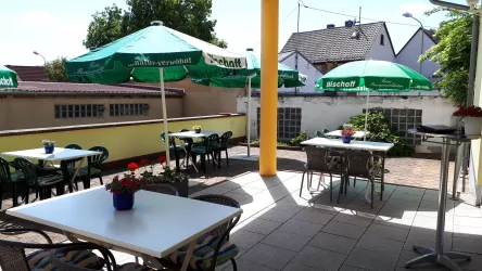 Außenterrasse (© Café Bistro "Zur Akazie")