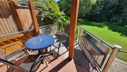 Balkon mit Treppe zum Garten